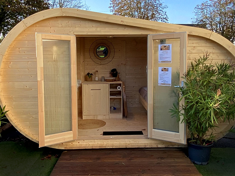 Cabane aménagée 3 places en bois pour randonneurs et cycliste